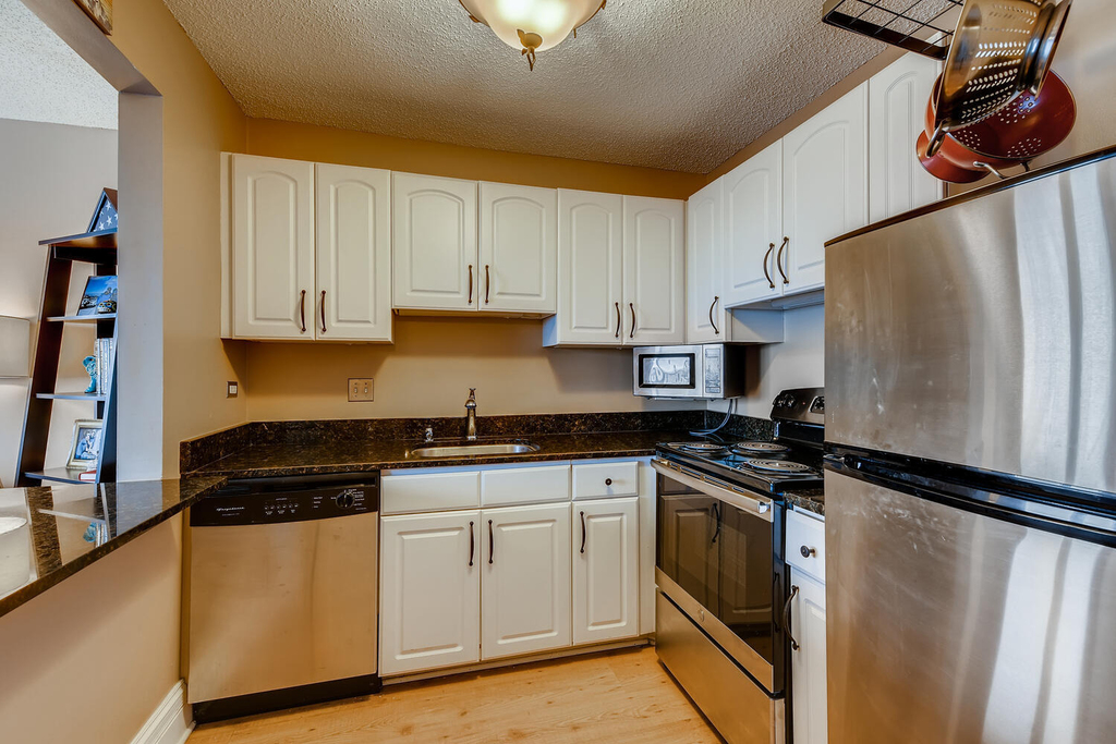 111 W Maple Street - Photo 5