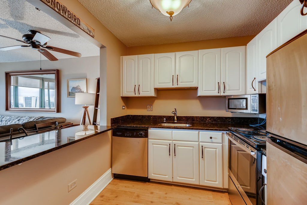 111 W Maple Street - Photo 4