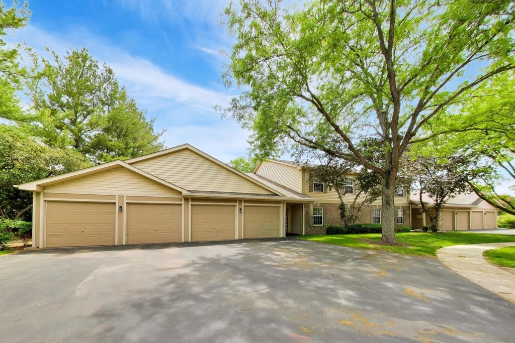 1107 Canterbury Court - Photo 1