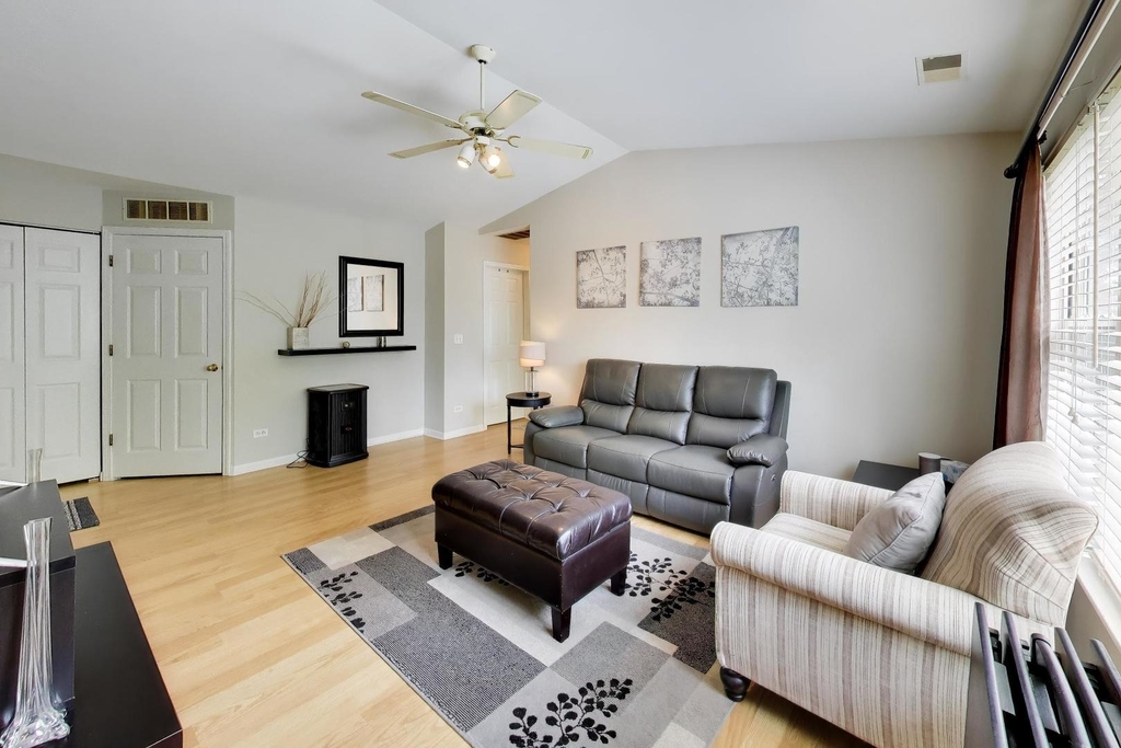 1107 Canterbury Court - Photo 4