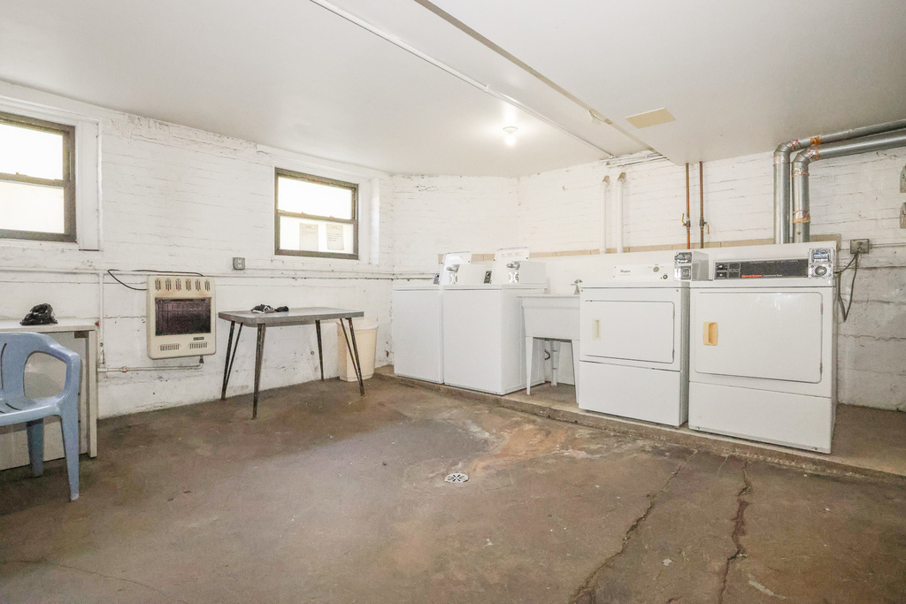 907 W Sheridan Road - Photo 16