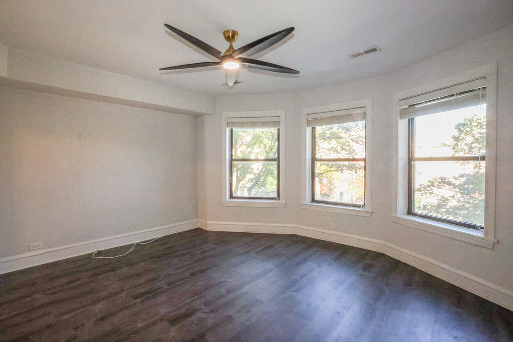 907 W Sheridan Road - Photo 7