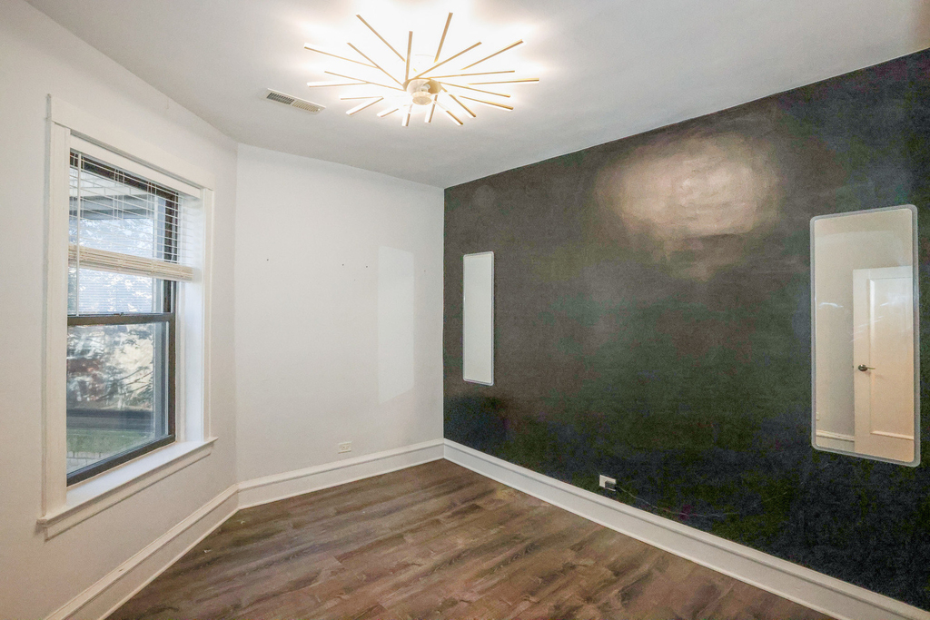 907 W Sheridan Road - Photo 11