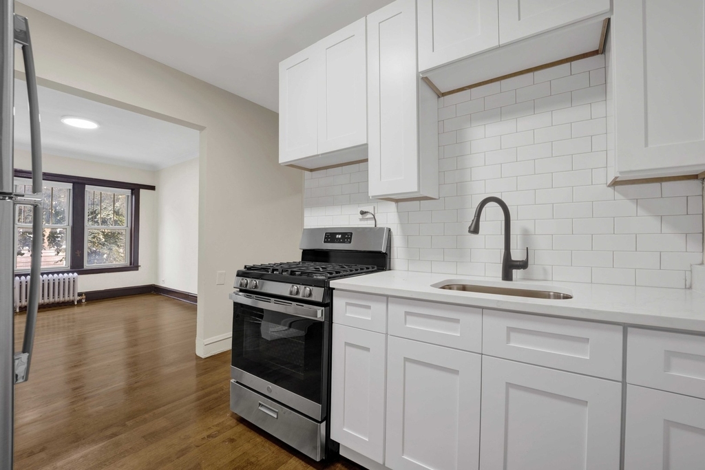 4744 W Roscoe Street - Photo 7