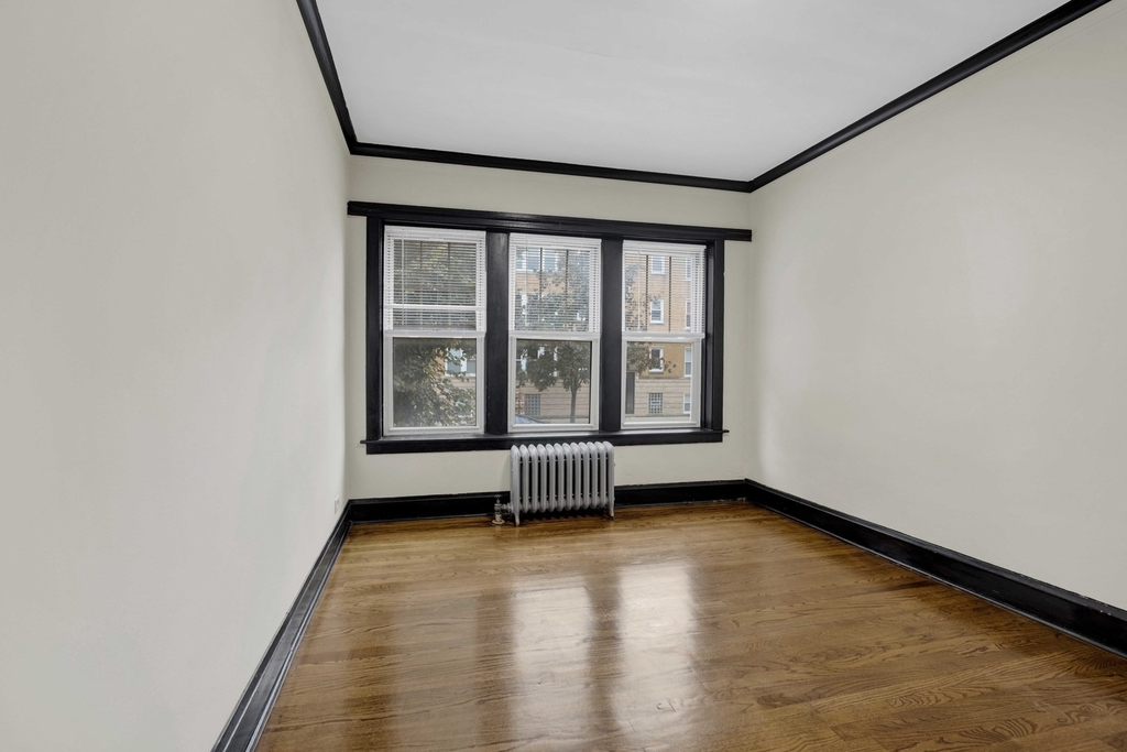 4744 W Roscoe Street - Photo 9