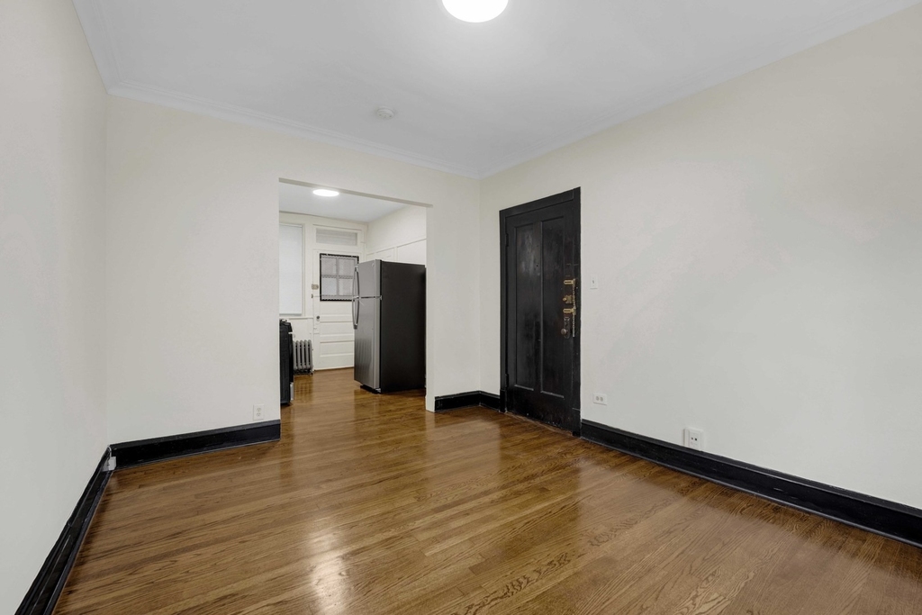4744 W Roscoe Street - Photo 3