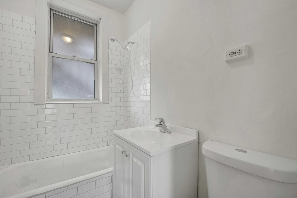 4744 W Roscoe Street - Photo 11