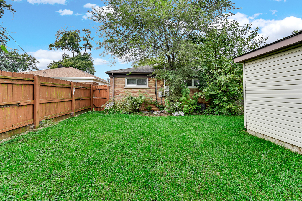 14905 Edbrooke Avenue - Photo 18