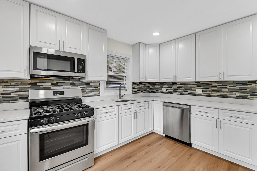 14905 Edbrooke Avenue - Photo 5