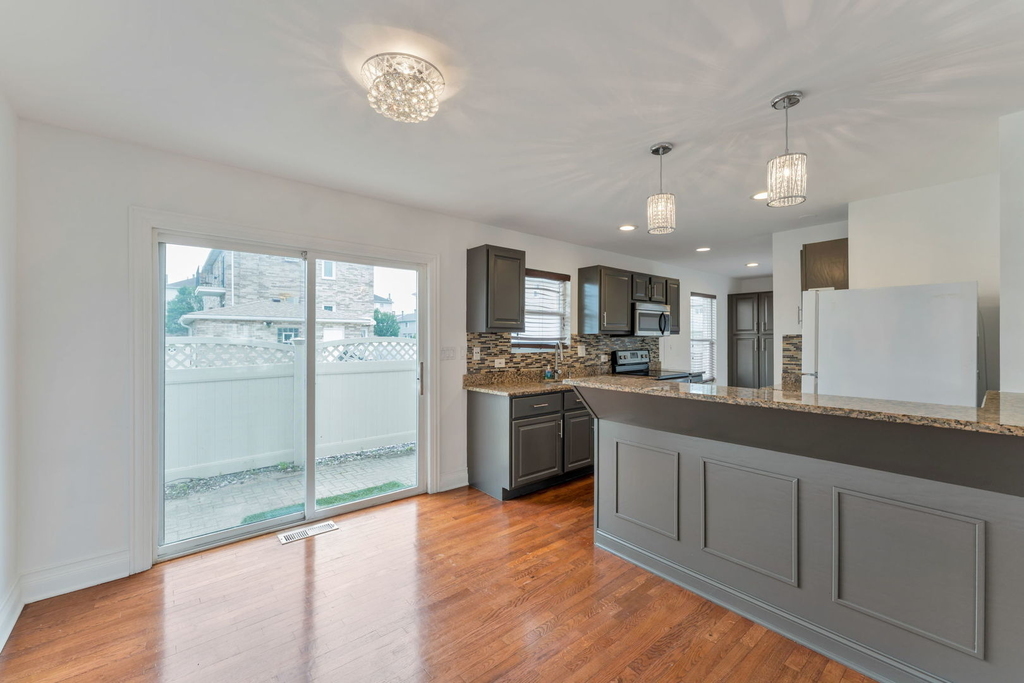 8001 Thomas Street - Photo 3