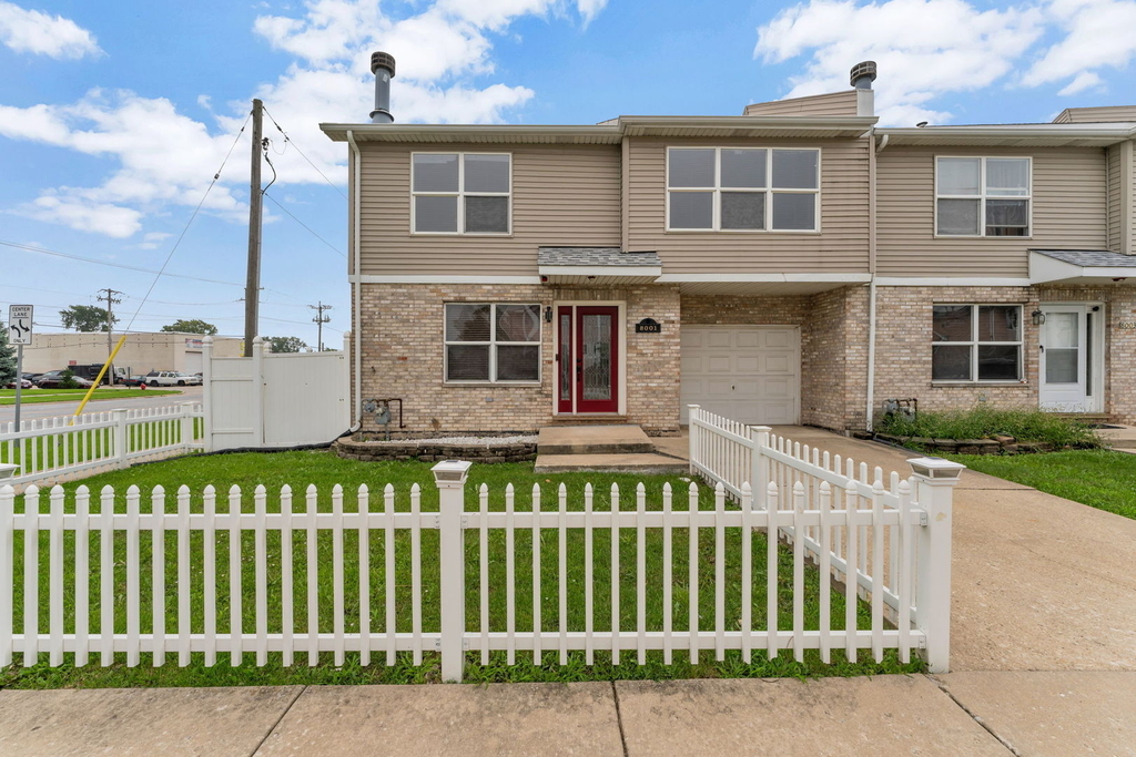 8001 Thomas Street - Photo 0