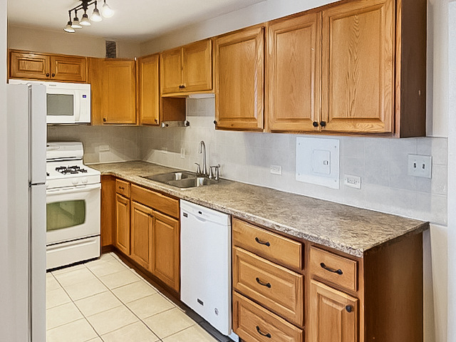 2201 S Stewart Avenue - Photo 5