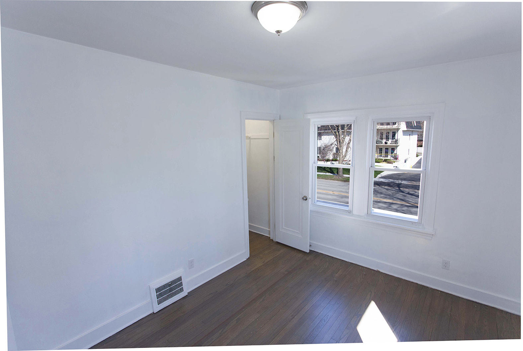 18324 Burnham Avenue - Photo 1