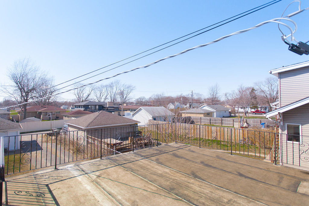 18324 Burnham Avenue - Photo 10