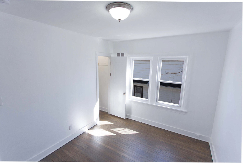 18324 Burnham Avenue - Photo 7