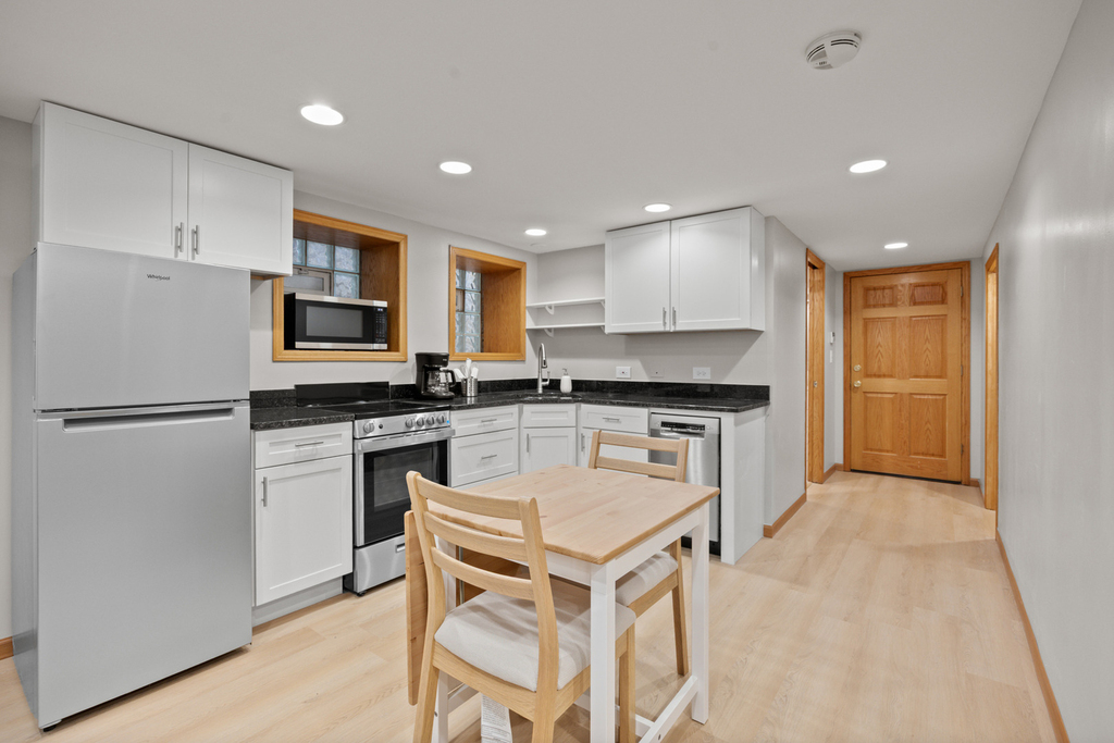 1419 W George Street - Photo 5