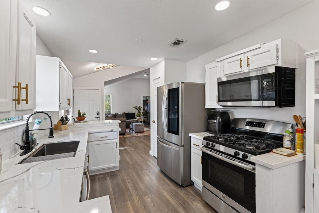 19013 Hammer Lane N - Photo 11