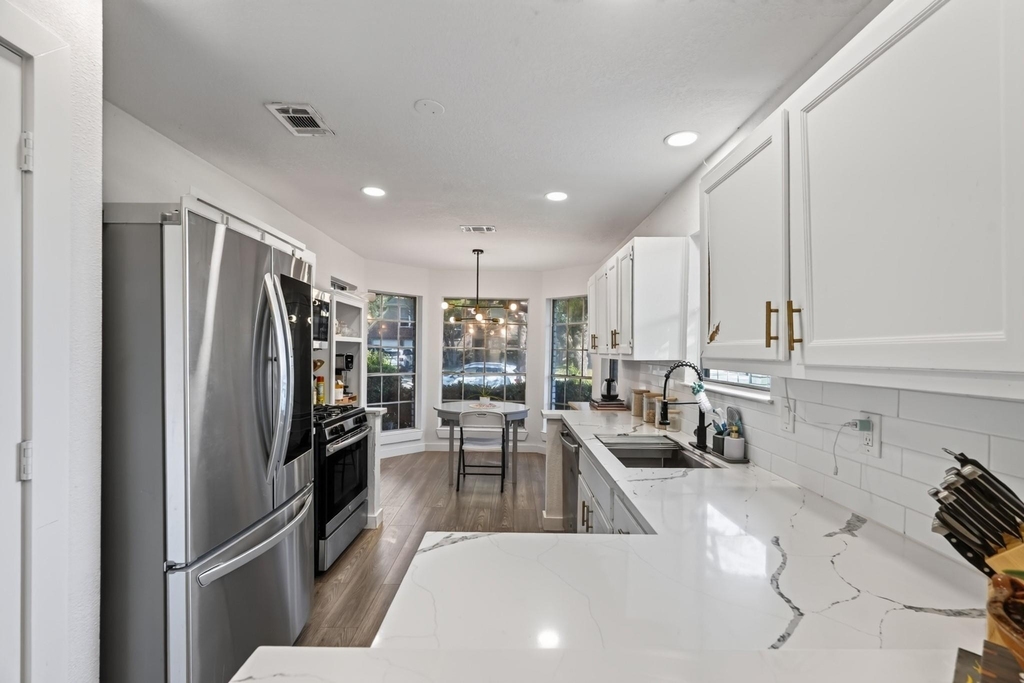 19013 Hammer Lane N - Photo 8