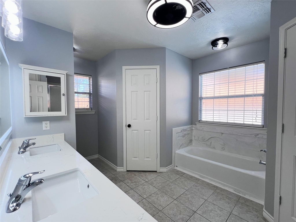 305 Scenic Brook Street - Photo 3