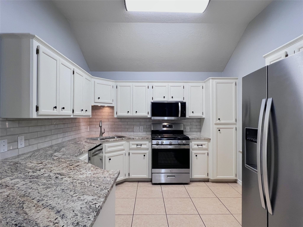 305 Scenic Brook Street - Photo 2