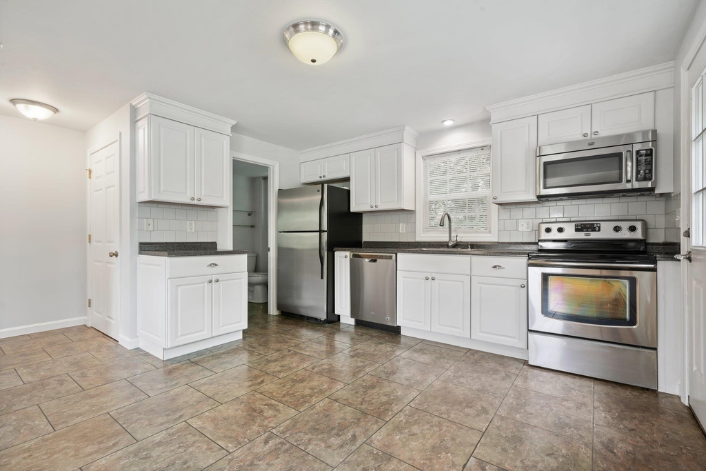 3 Maplewood - Photo 1