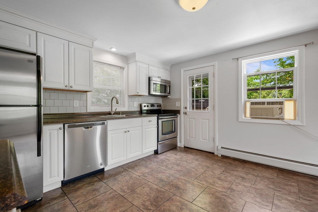 3 Maplewood - Photo 3