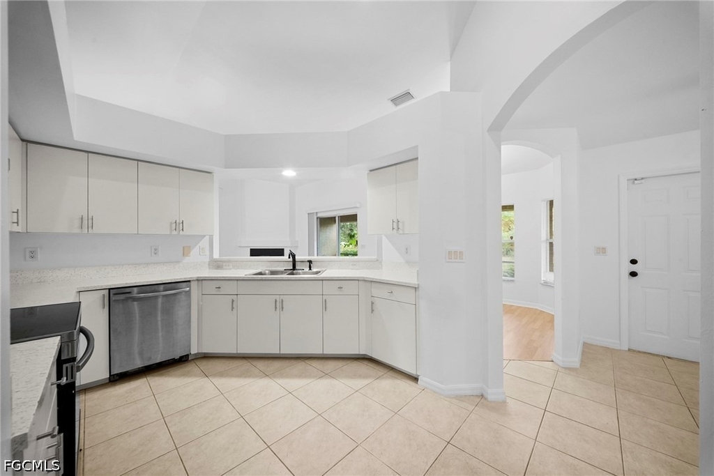 715 Dudley Avenue S - Photo 11