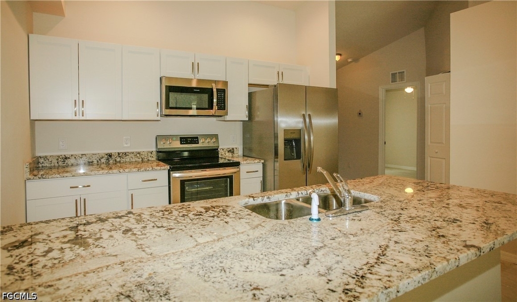1321 Se 8th Place - Photo 6