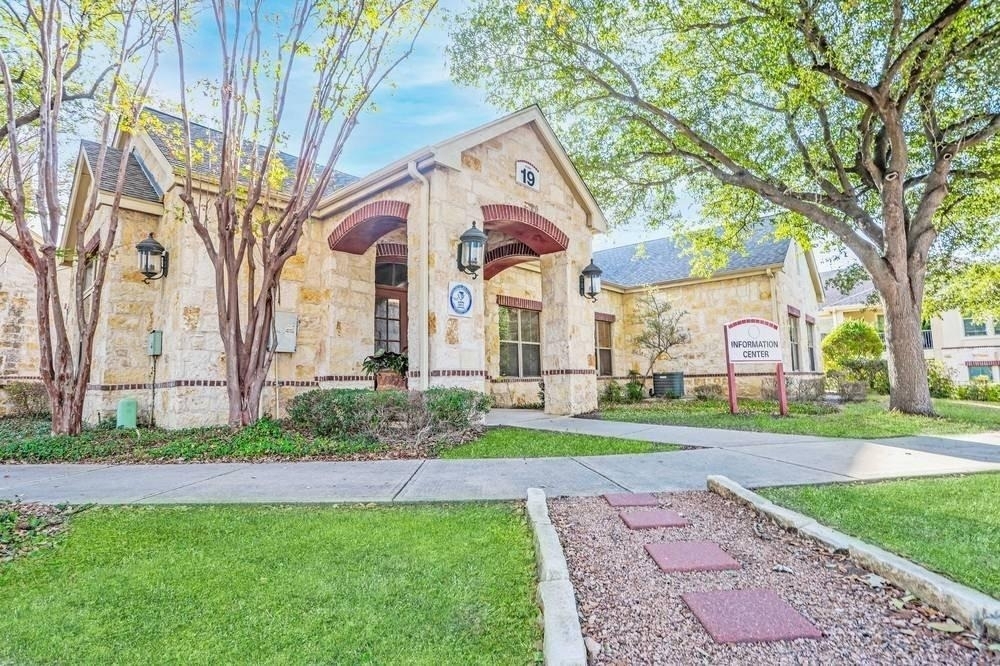 8004 Bentley Drive - Photo 15