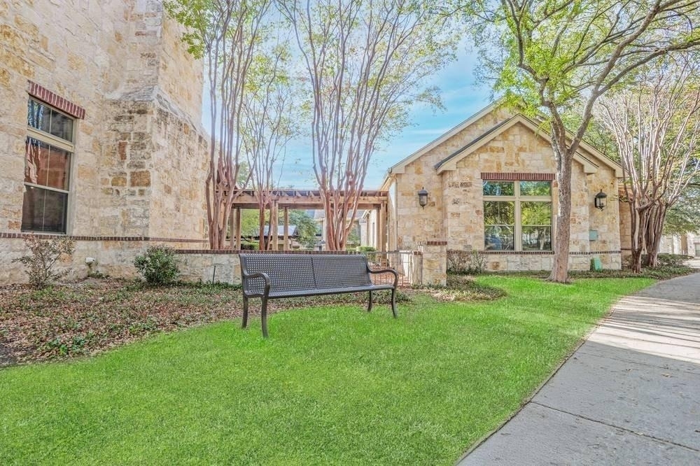 8004 Bentley Drive - Photo 11