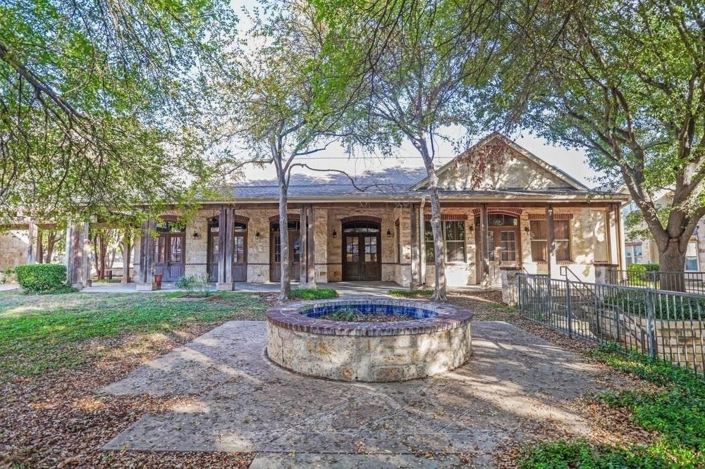 8004 Bentley Drive - Photo 5