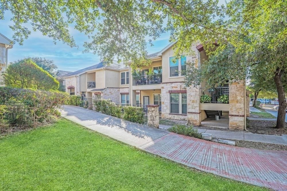 8004 Bentley Drive - Photo 12