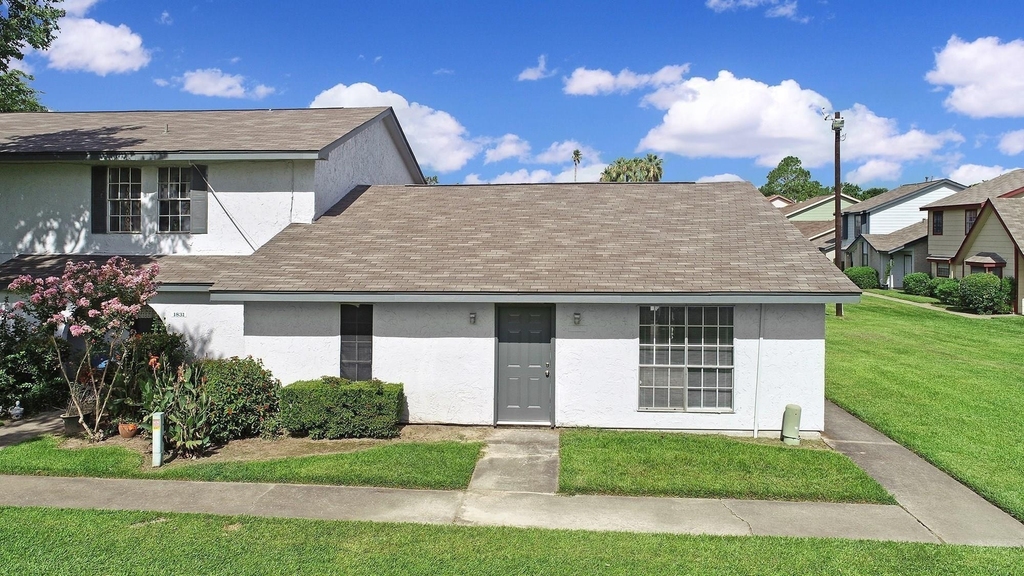 1833 Country Village Boulevard - Photo 0