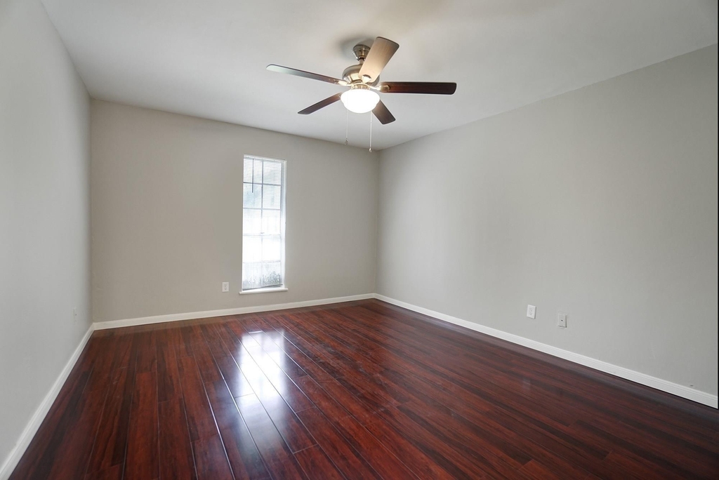 1833 Country Village Boulevard - Photo 11