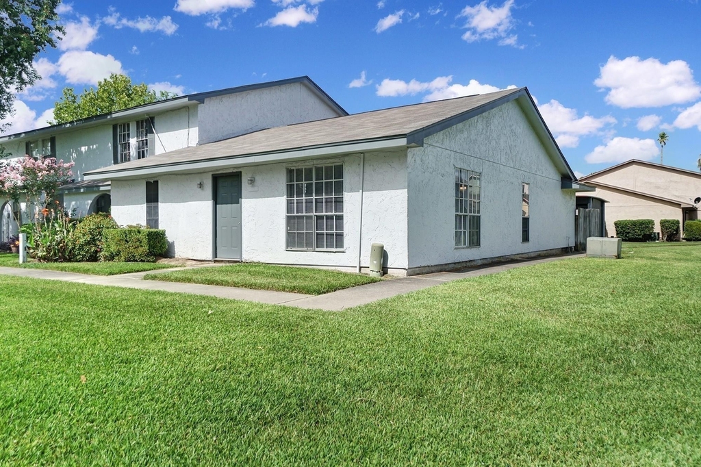 1833 Country Village Boulevard - Photo 1