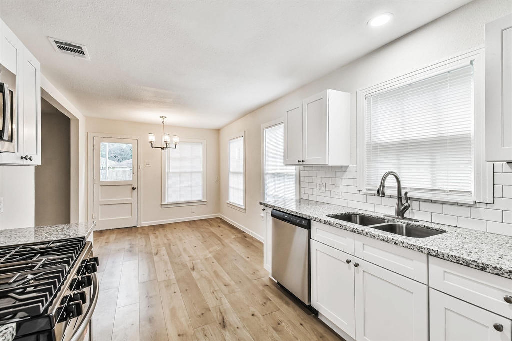 105 Live Oak Street - Photo 11