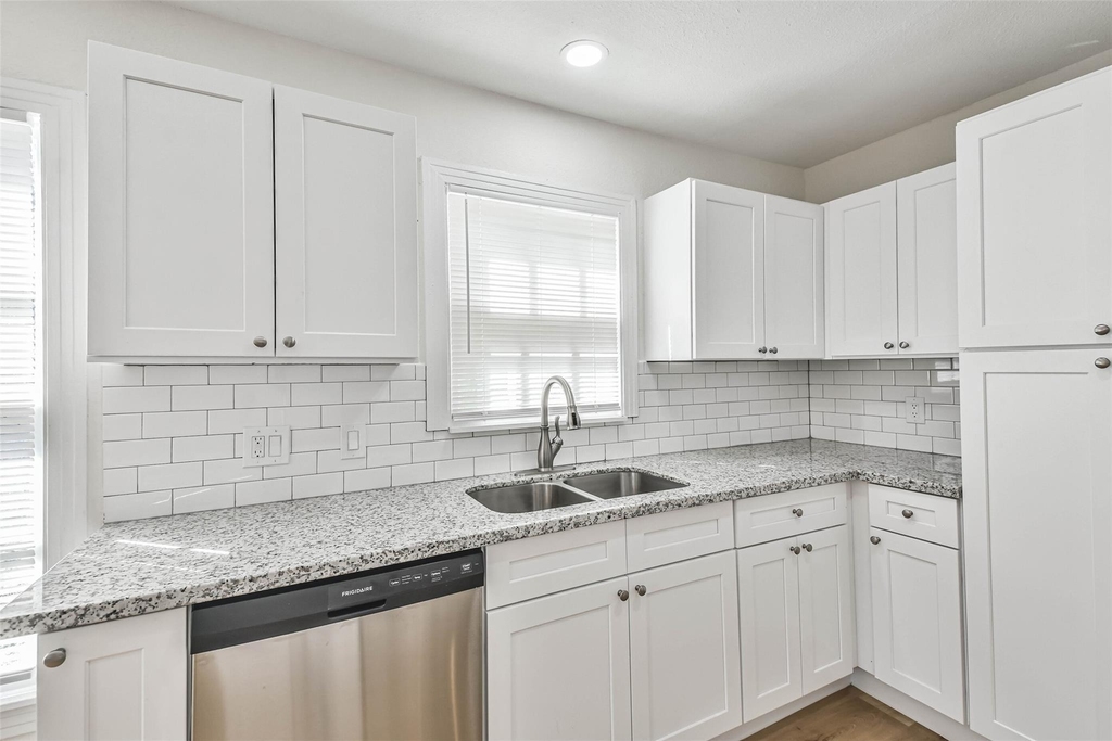105 Live Oak Street - Photo 12