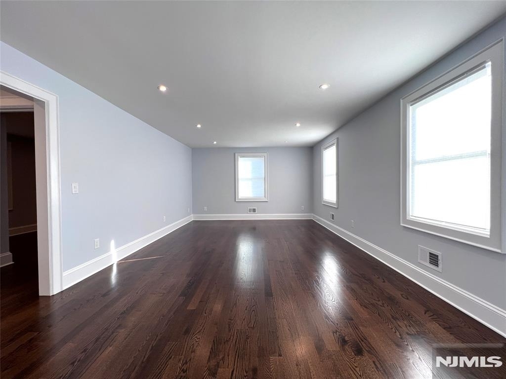 19 Cedar - Photo 2