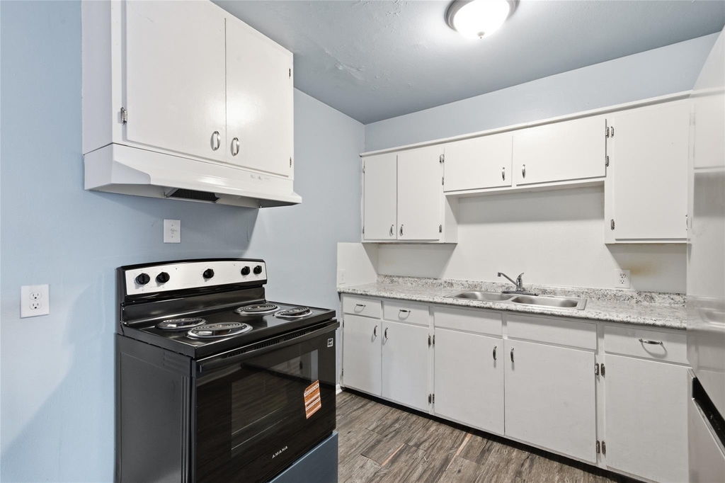 6318 Laramie Street - Photo 7
