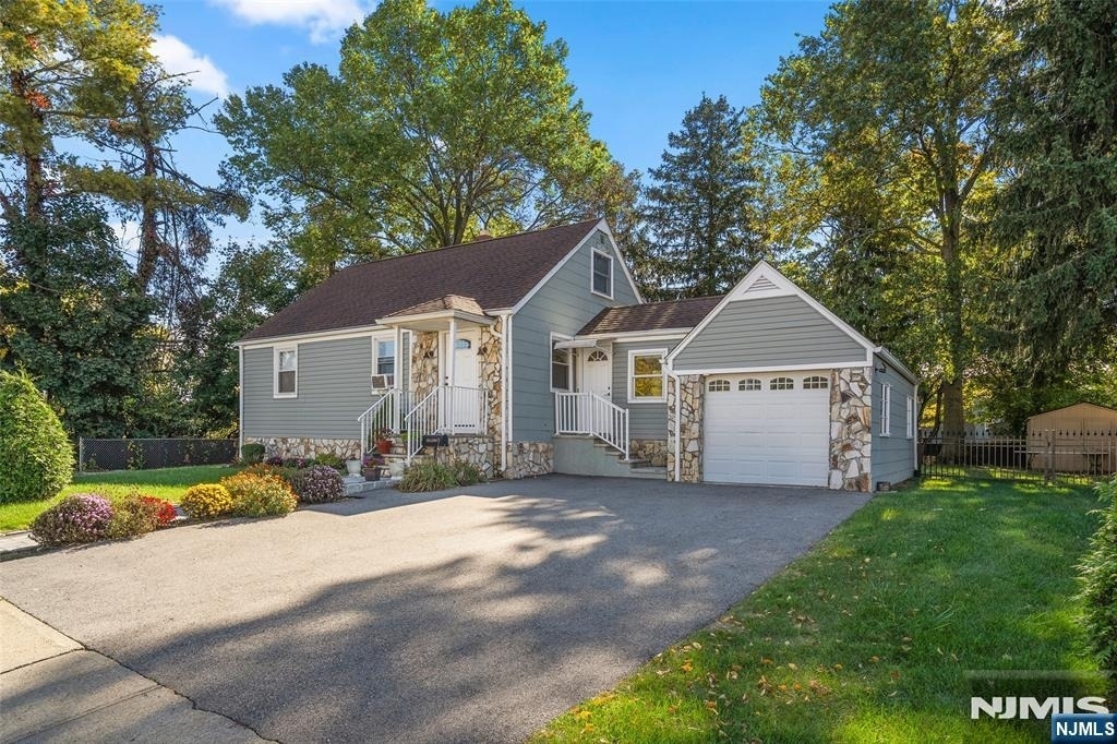98 Jackson - Photo 1