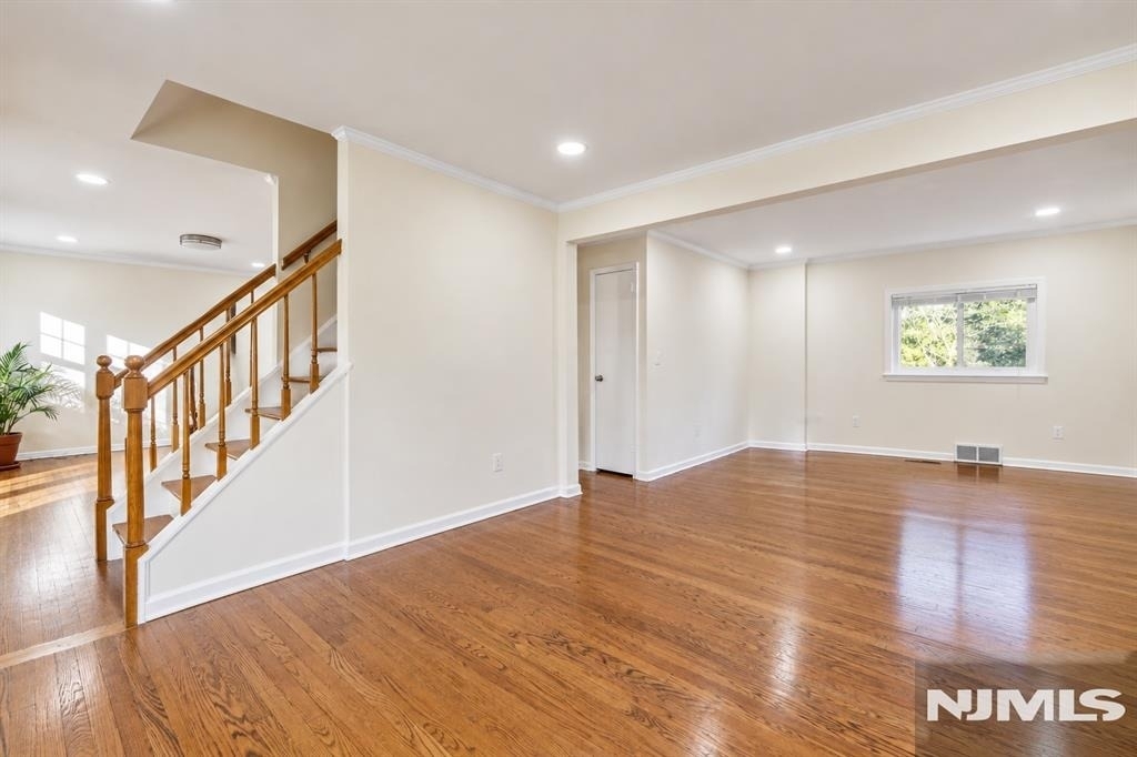 35 Lexington - Photo 5