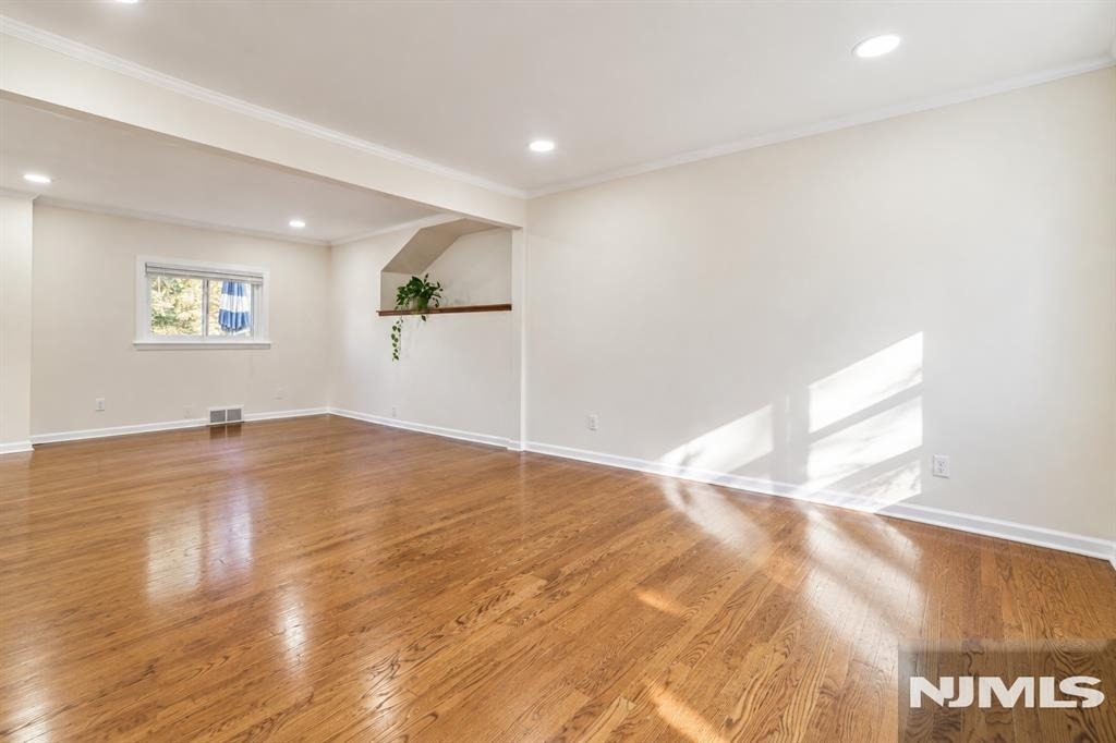 35 Lexington - Photo 4