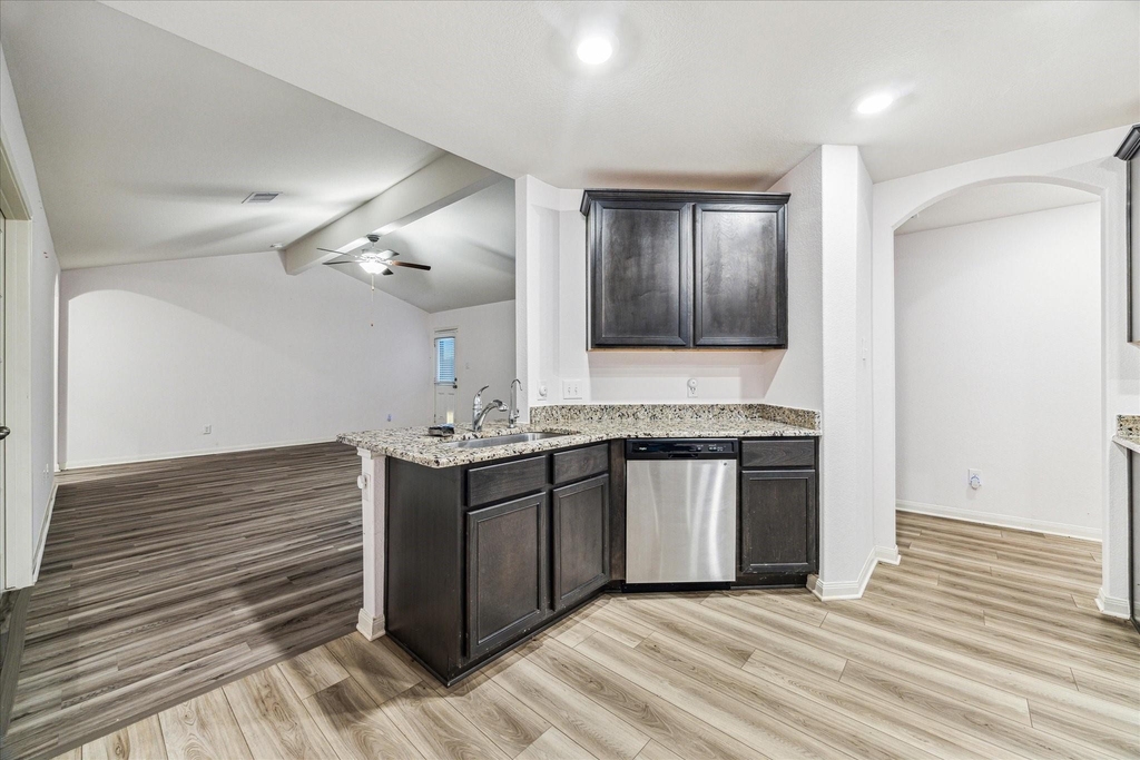 517 Amberwood Park Drive - Photo 9