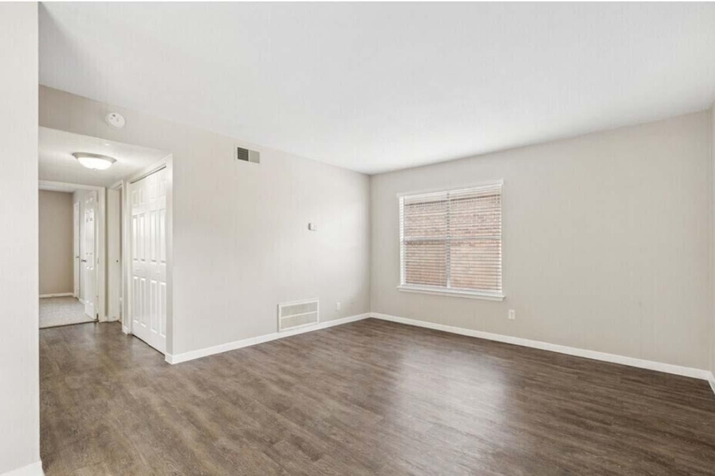 2205 N Frazier Street - Photo 1