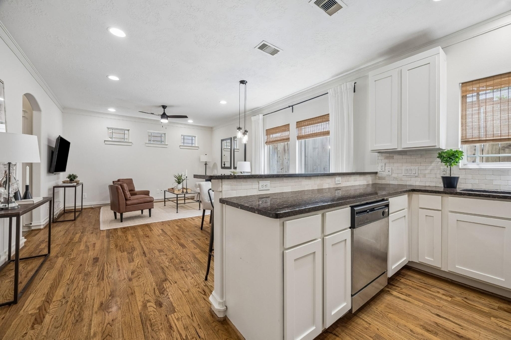 5924 Petty Street - Photo 6