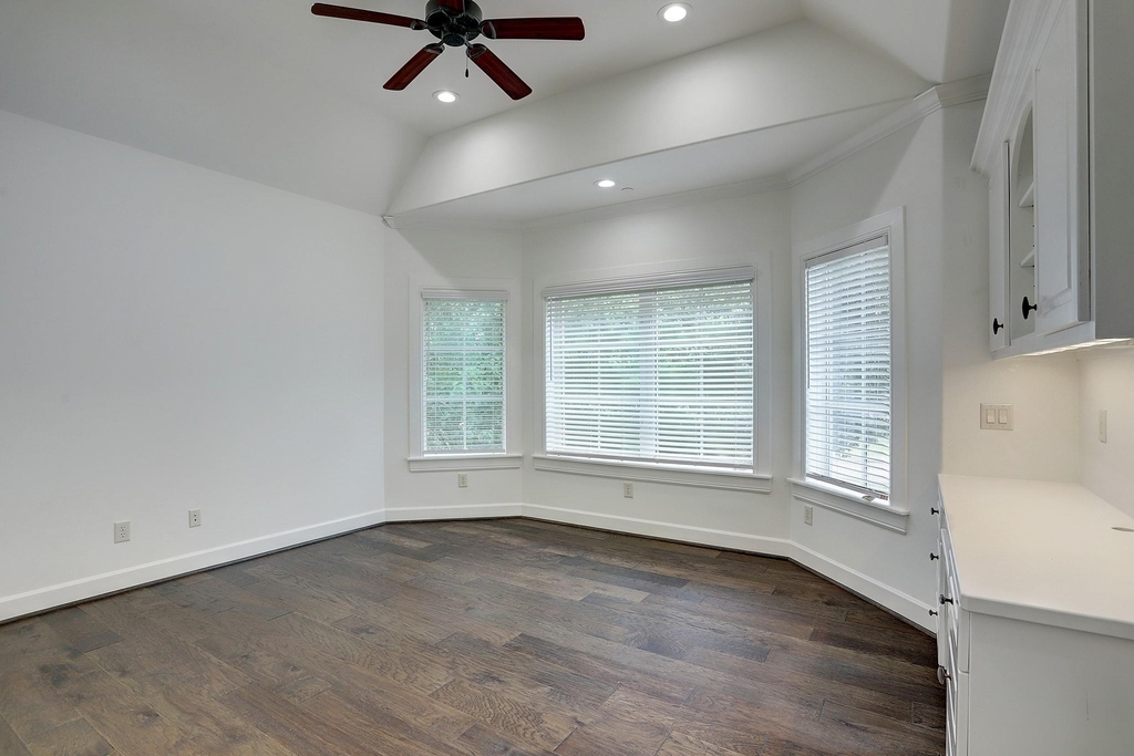 6007 Newcastle Street - Photo 29