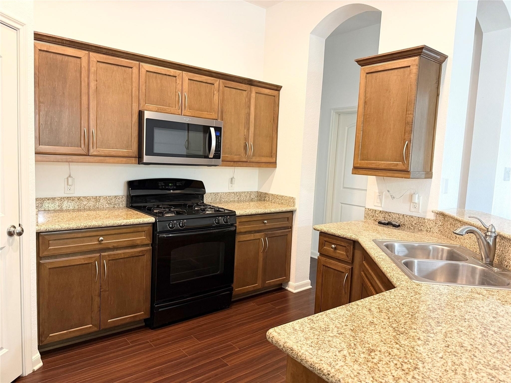 1410 Summer Court - Photo 10