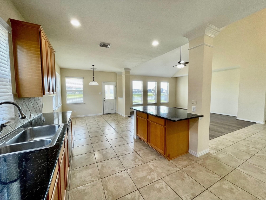 823 Aqua Vista - Photo 15