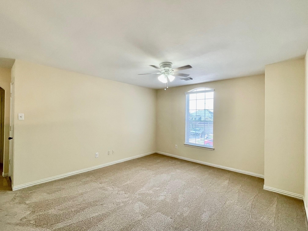 823 Aqua Vista - Photo 28