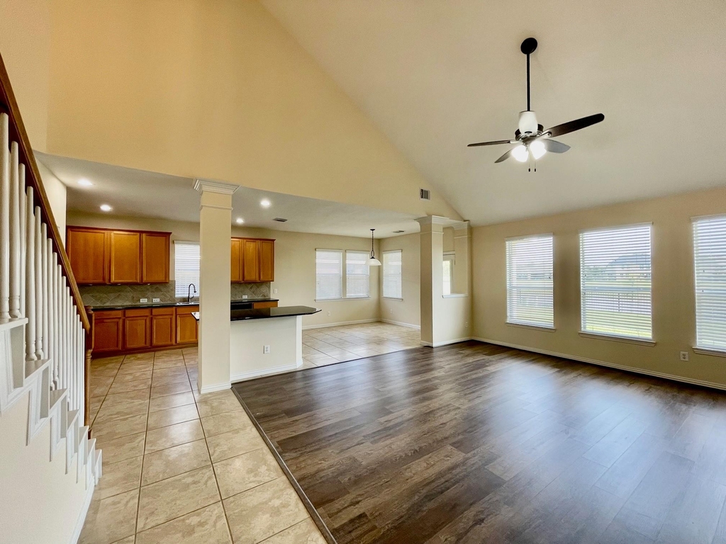 823 Aqua Vista - Photo 11